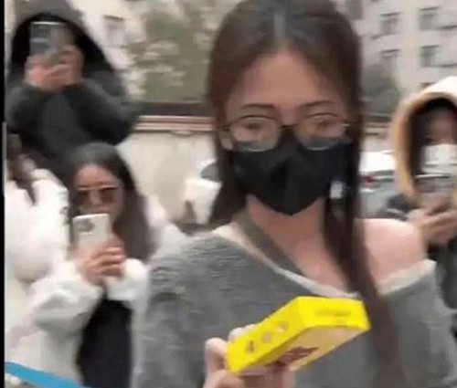 小美与娱乐圈吃瓜文化:信息碎片背后的理性观察