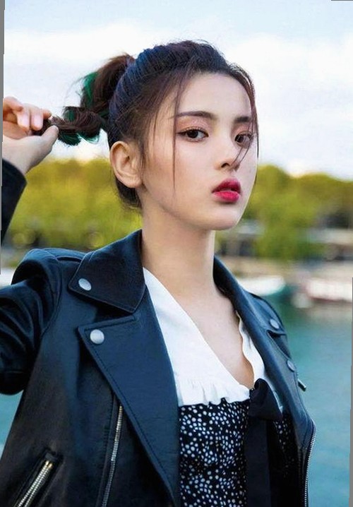 娱乐圈男明星吃瓜事件背后：人物关系与动态解析